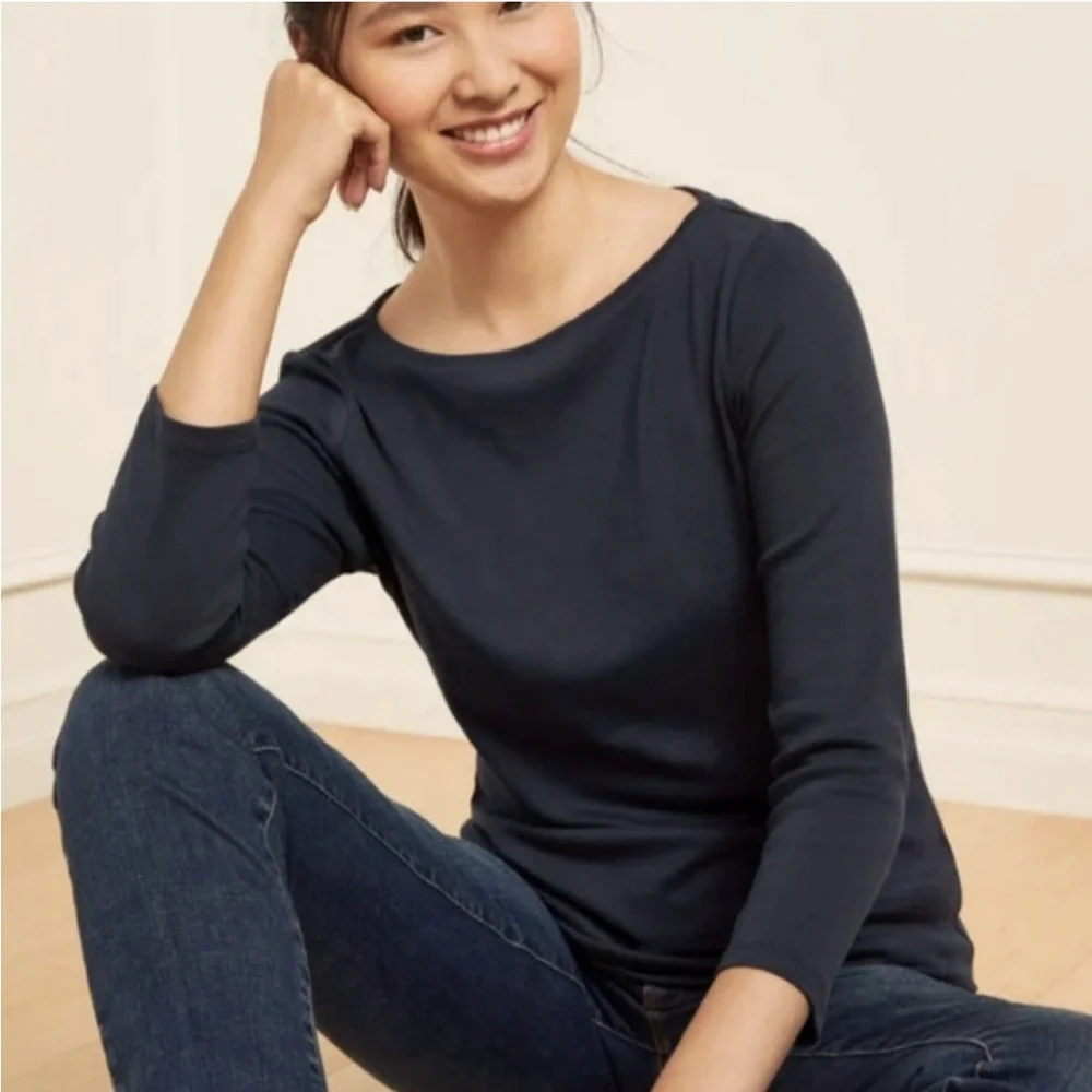 🐝 Talbots petite black boatneck top with 3/4 sleeves. Size S petite.
